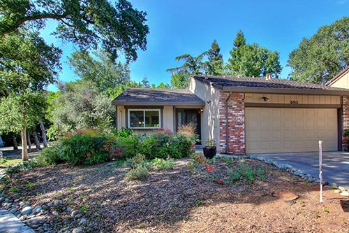 6911 Navarro Ct